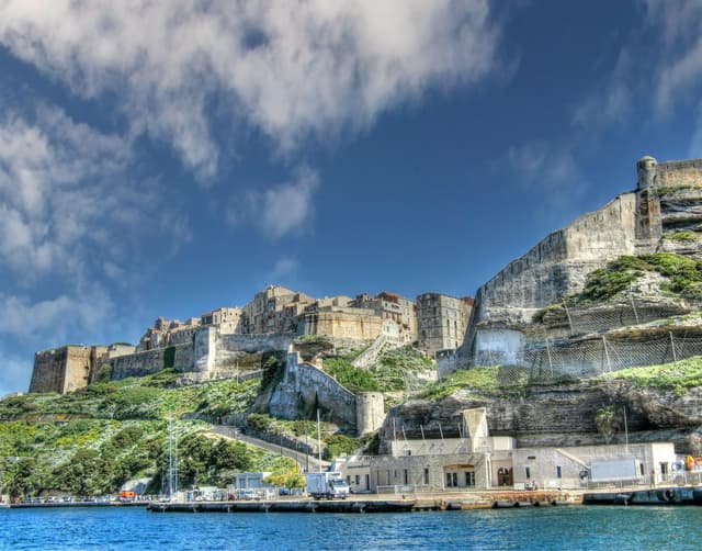 A(tra)ktivna Korzika